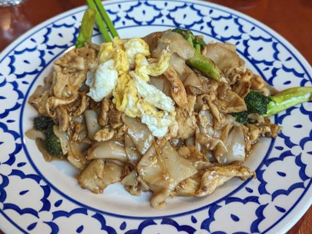 Pad See-ew at Hanuman Thai Cafe Kirkland